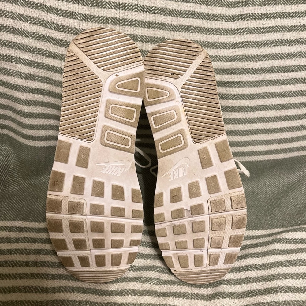 Nike White on‎ White Sneakers Size 11 - Picture 3 of 4